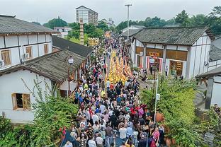 曼联本场完成28次射门，为滕哈赫时代球队单场英超第二高